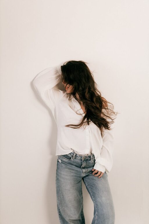 How to Build a Basic Capsule Wardrobe for Effortless Style